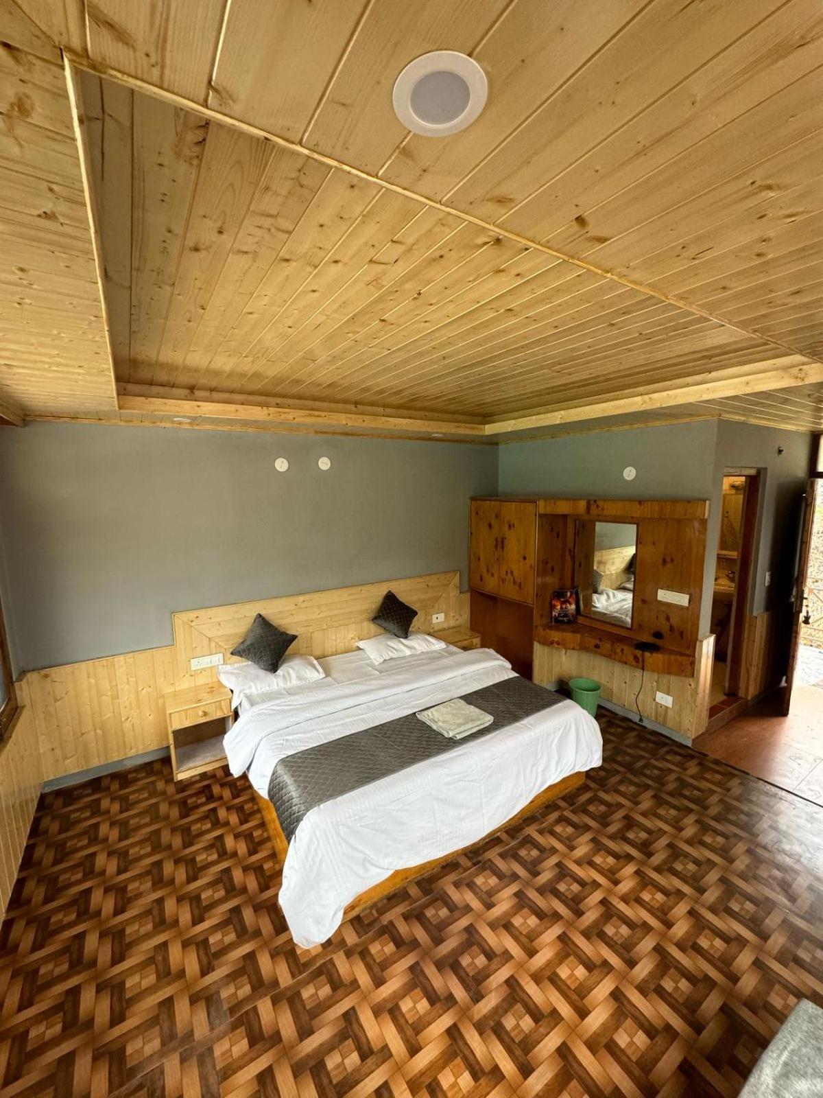 The Mad King'S House & Cafe Hotel Manali  Exterior photo